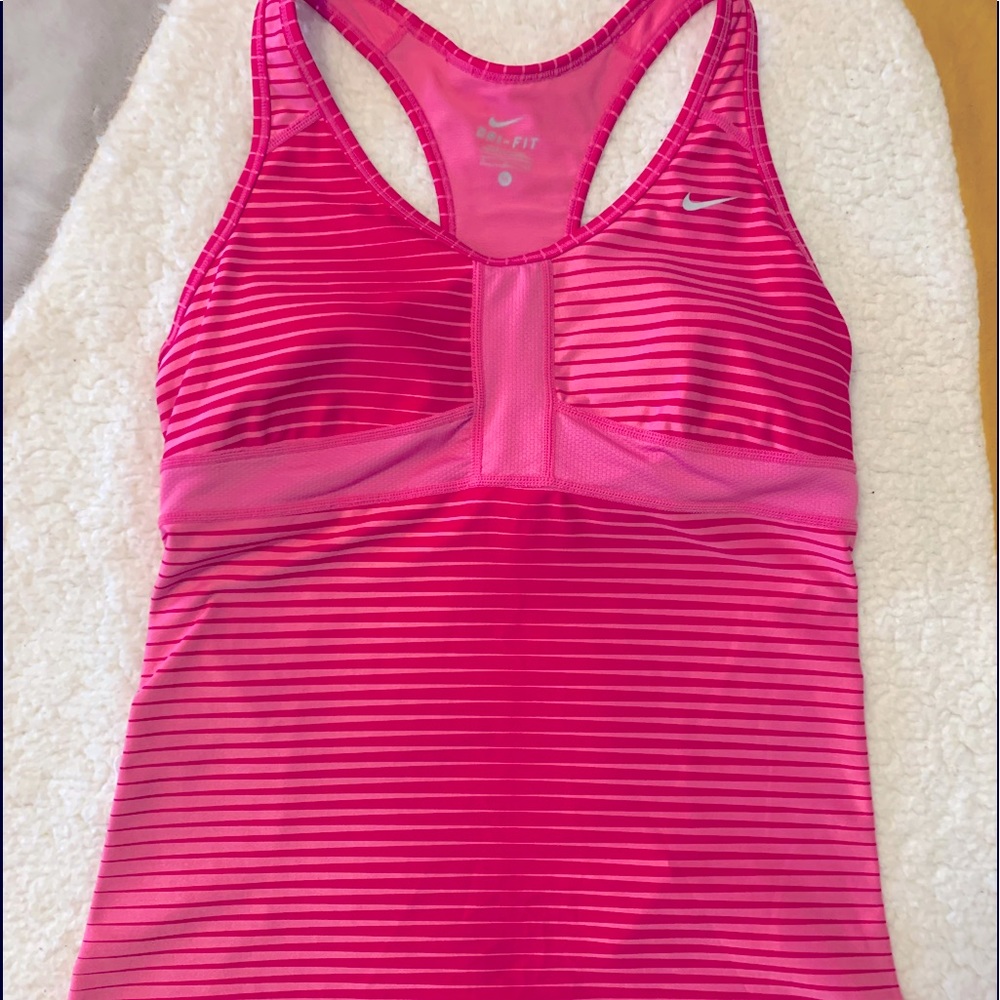 Nike dri fit tank $9 and under bundle 5 items and I’ll send you all for $25!*
